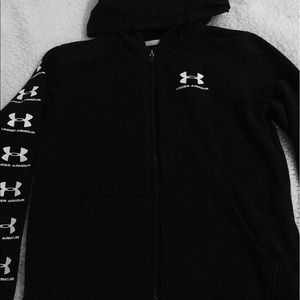 Under armor jacket🏷